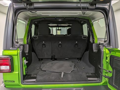 Used 2018 Jeep Wrangler Unlimited Sahara AWD/4WD image 25