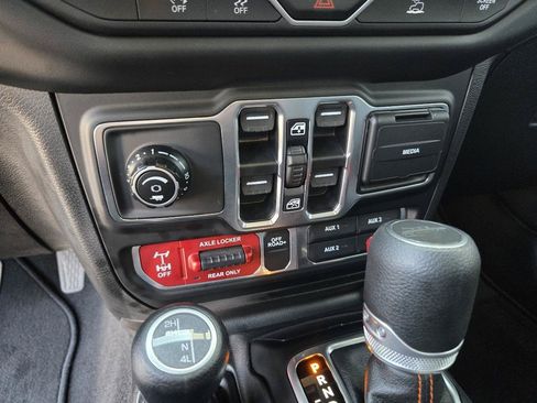 Used 2021 Jeep Gladiator Mojave AWD/4WD image 34