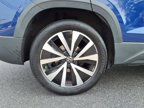 Certified 2022 Volkswagen Taos SE w/ Panoramic Sunroof Package image 7