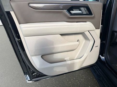 New 2026 GMC Yukon XL Elevation w/ Elevation Premium Package image 11