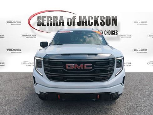 Used 2024 GMC Sierra 1500 AT4 w/ Technology Package AWD/4WD image 3