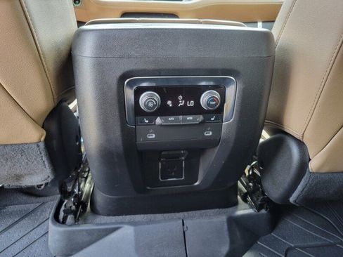 Used 2024 Chevrolet Tahoe Premier RWD image 28