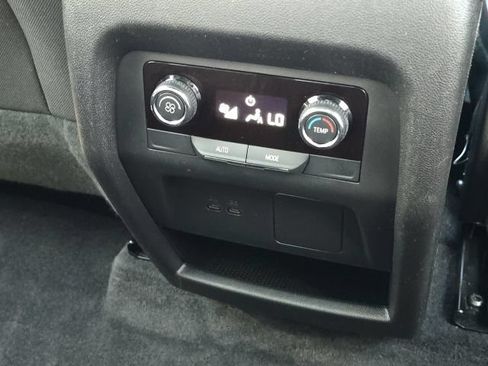 Used 2025 Chevrolet Traverse LT w/ LPO, Floor Liner Package FWD image 17