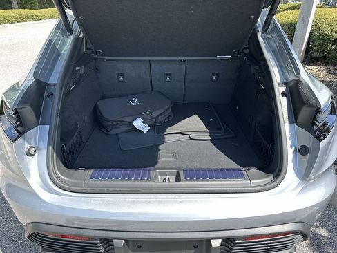 Certified 2025 Porsche Macan Electric image 20