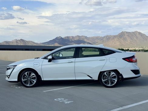 Used 2018 Honda Clarity Touring image 3
