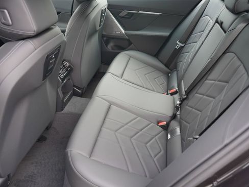 Used 2025 BMW i5 xDrive40 w/ Premium Package image 19