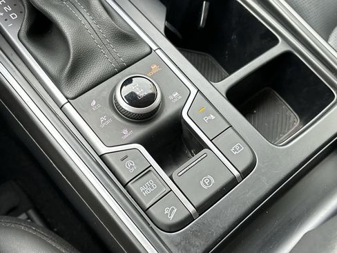 Used 2024 Kia Sorento S image 21