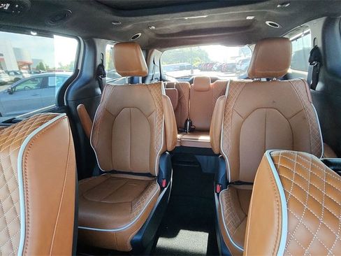 Used 2024 Chrysler Pacifica Pinnacle w/ Trailer Tow Group image 27