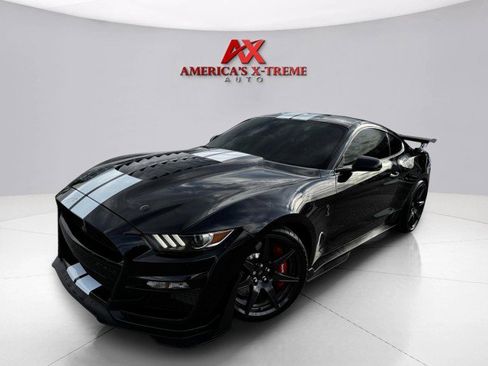 Used 2021 Ford Mustang Shelby GT500 w/ Carbon Fiber Track Pack RWD image 2