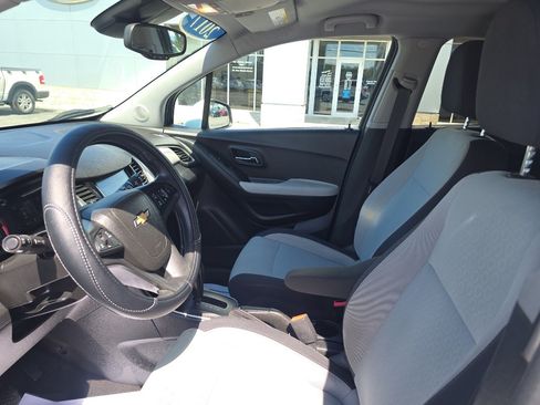 Used 2017 Chevrolet Trax LS w/ Fleet Convenience Package AWD/4WD image 12