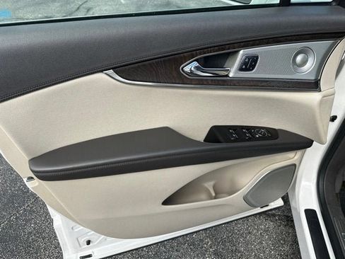 Used 2016 Lincoln MKX Reserve w/ Luxury Package AWD/4WD image 15