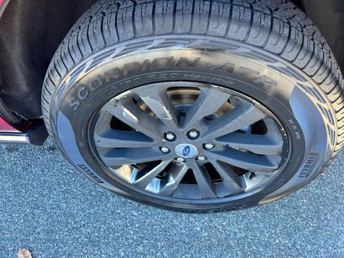 Used 2019 Ford Expedition Limited w/ Equipment Group 301A image 9