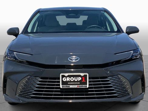 Used 2025 Toyota Camry XLE image 4