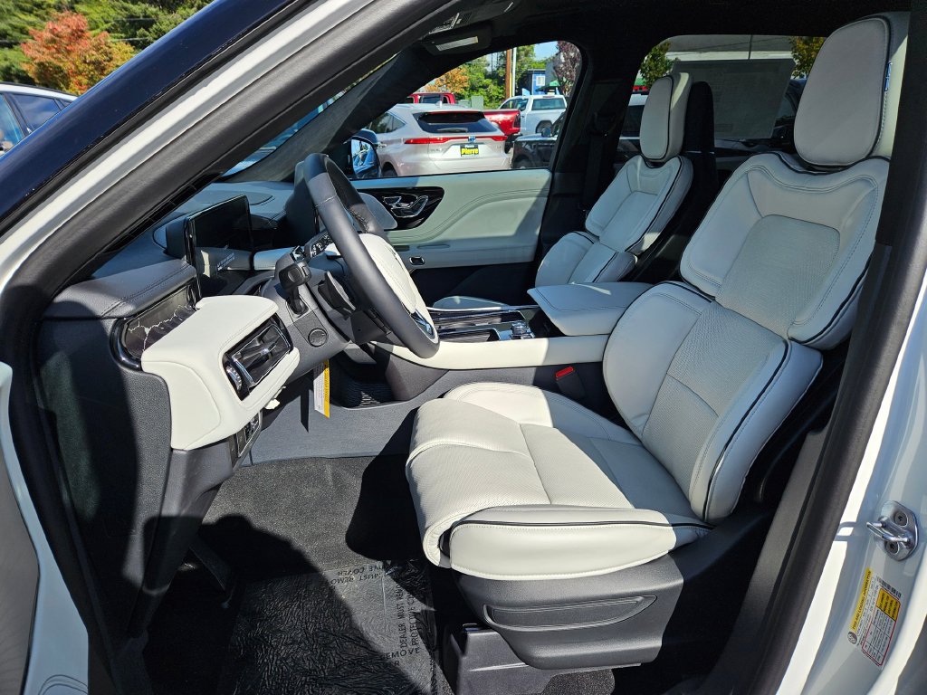 New 2027 Lincoln Navigator Reserve AWD/4WD image 18
