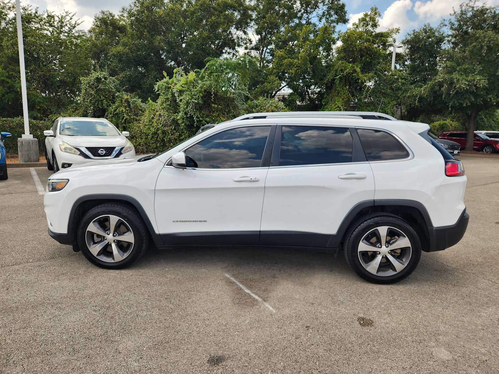 Used 2020 Jeep Cherokee Limited FWD image 4