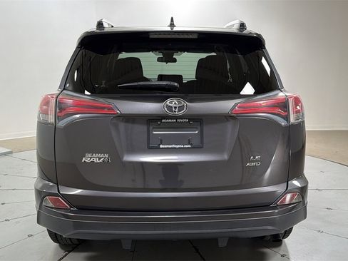 Used 2017 Toyota RAV4 LE image 4