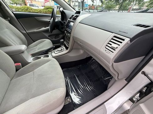 Used 2013 Toyota Corolla LE FWD image 39