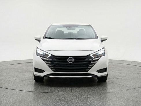 Used 2025 Nissan Versa SV image 2
