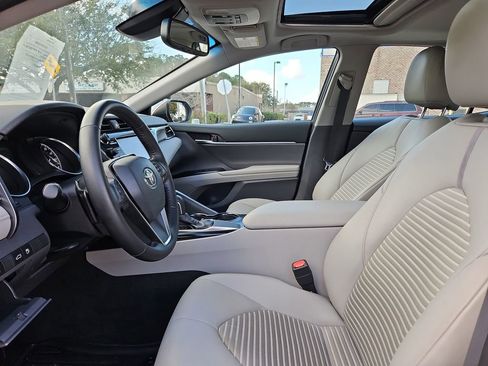 Used 2018 Toyota Camry SE w/ Moonroof Package image 23