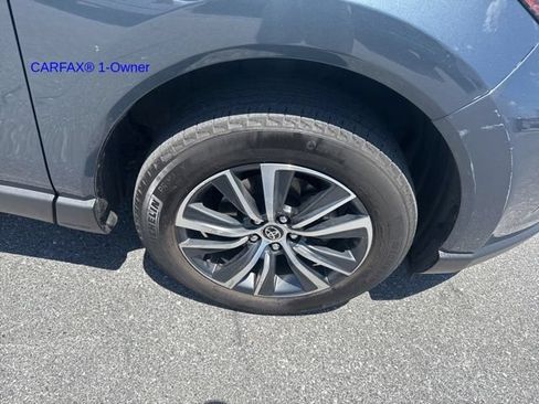 Used 2022 Toyota Venza LE AWD/4WD image 2