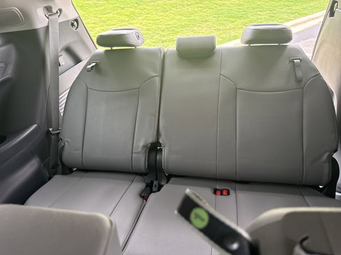 Used 2025 Toyota Sienna XLE w/ XLE Plus Package FWD image 33