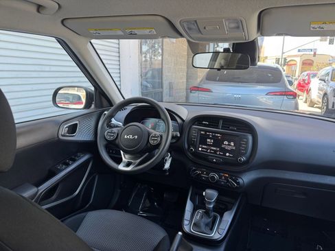 Used 2025 Kia Soul LX w/ LX Technology Package image 32