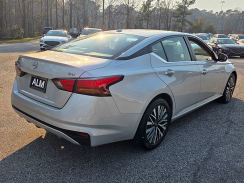 Used 2024 Nissan Altima 2.5 SV image 12