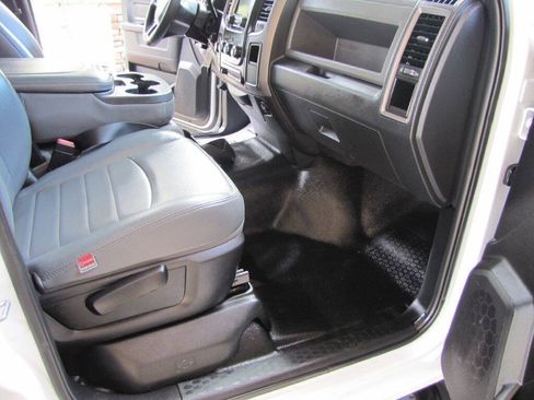 Used 2017 RAM 3500 Tradesman w/ Chrome Appearance Group AWD/4WD image 19