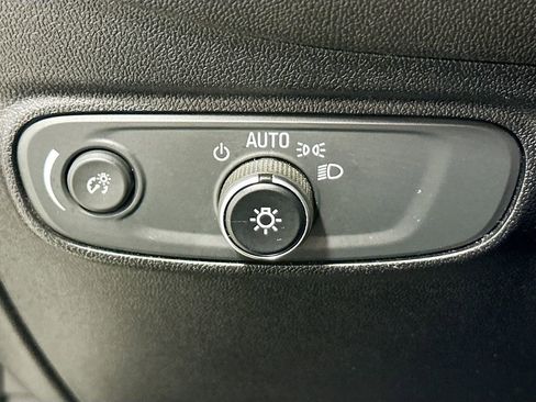 Used 2018 Chevrolet Equinox LT image 11