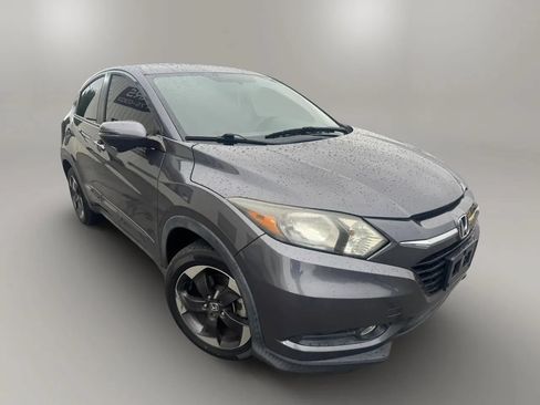 Used 2018 Honda HR-V EX image 2