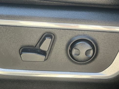 Used 2023 RAM 1500 Laramie AWD/4WD image 10