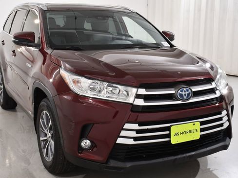 Used 2019 Toyota Highlander XLE AWD/4WD image 4