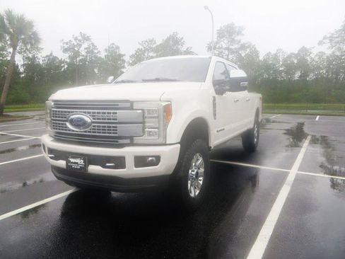 Used 2018 Ford F250 Platinum w/ Platinum Ultimate Package AWD/4WD image 2