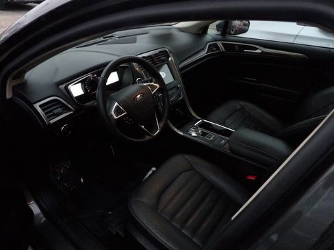 Used 2018 Ford Fusion SE w/ Fusion SE Technology Package image 9