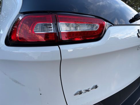 Used 2017 Jeep Cherokee Limited AWD/4WD image 30