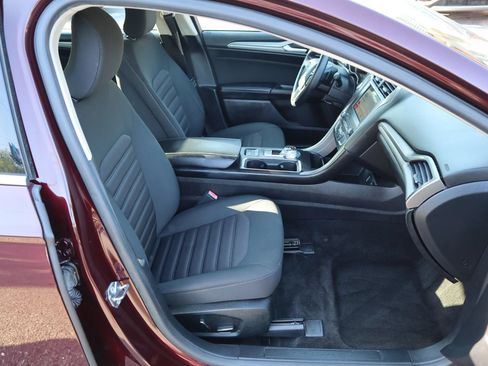 Used 2018 Ford Fusion SE w/ Fusion SE Technology Package FWD image 16