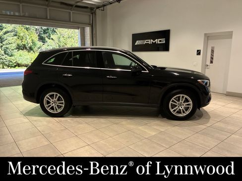 Used 2023 Mercedes-Benz GLC 300 4MATIC image 3