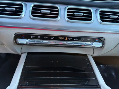 Used 2025 Mercedes-Benz GLS 450 4MATIC image 27