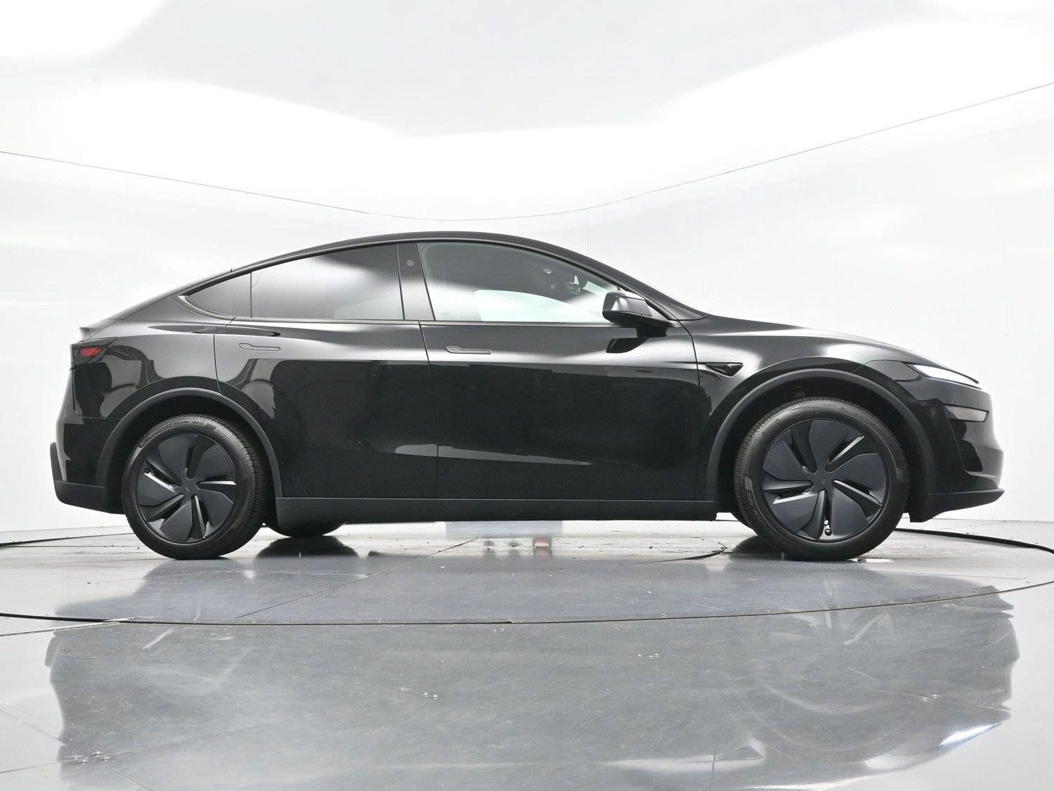 Used 2026 Tesla Model Y 2WD image 38
