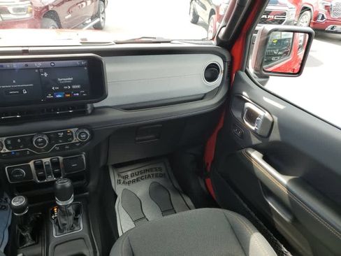 Used 2025 Jeep Wrangler Sahara w/ Safety Group image 16