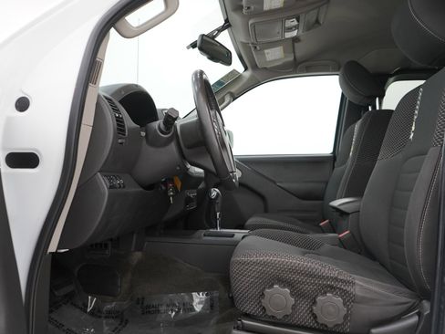 Used 2017 Nissan Frontier PRO-4X AWD/4WD image 19