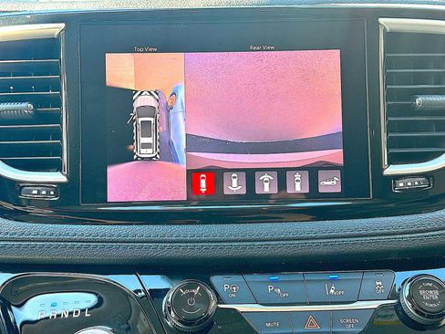 Used 2021 Chrysler Pacifica Touring-L image 21