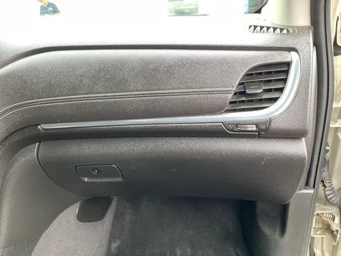 Used 2017 Chevrolet Traverse LT FWD image 39