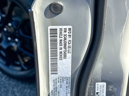 Used 2023 Jeep Compass Latitude image 30