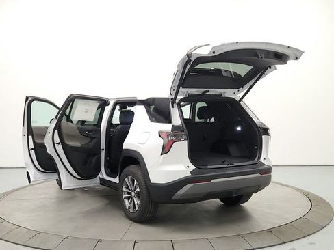 New 2026 Chevrolet Equinox LT w/ Convenience Package II FWD image 13