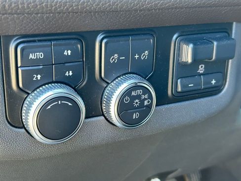 Used 2021 GMC Yukon Denali w/ Denali Premium Package image 32