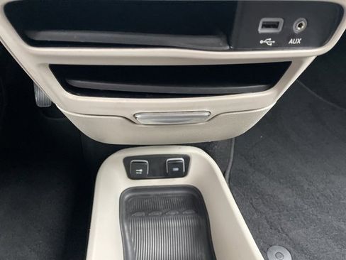 Used 2020 Chrysler Pacifica Touring w/ Tire & Wheel Group image 27