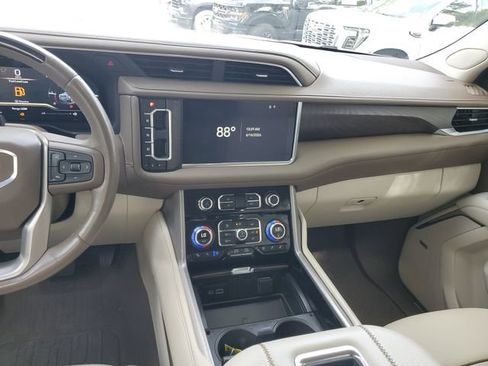 Used 2024 GMC Yukon XL Denali w/ Denali Reserve Package RWD image 13