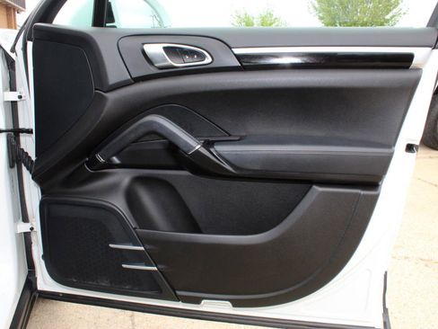 Used 2016 Porsche Cayenne Platinum Edition image 20
