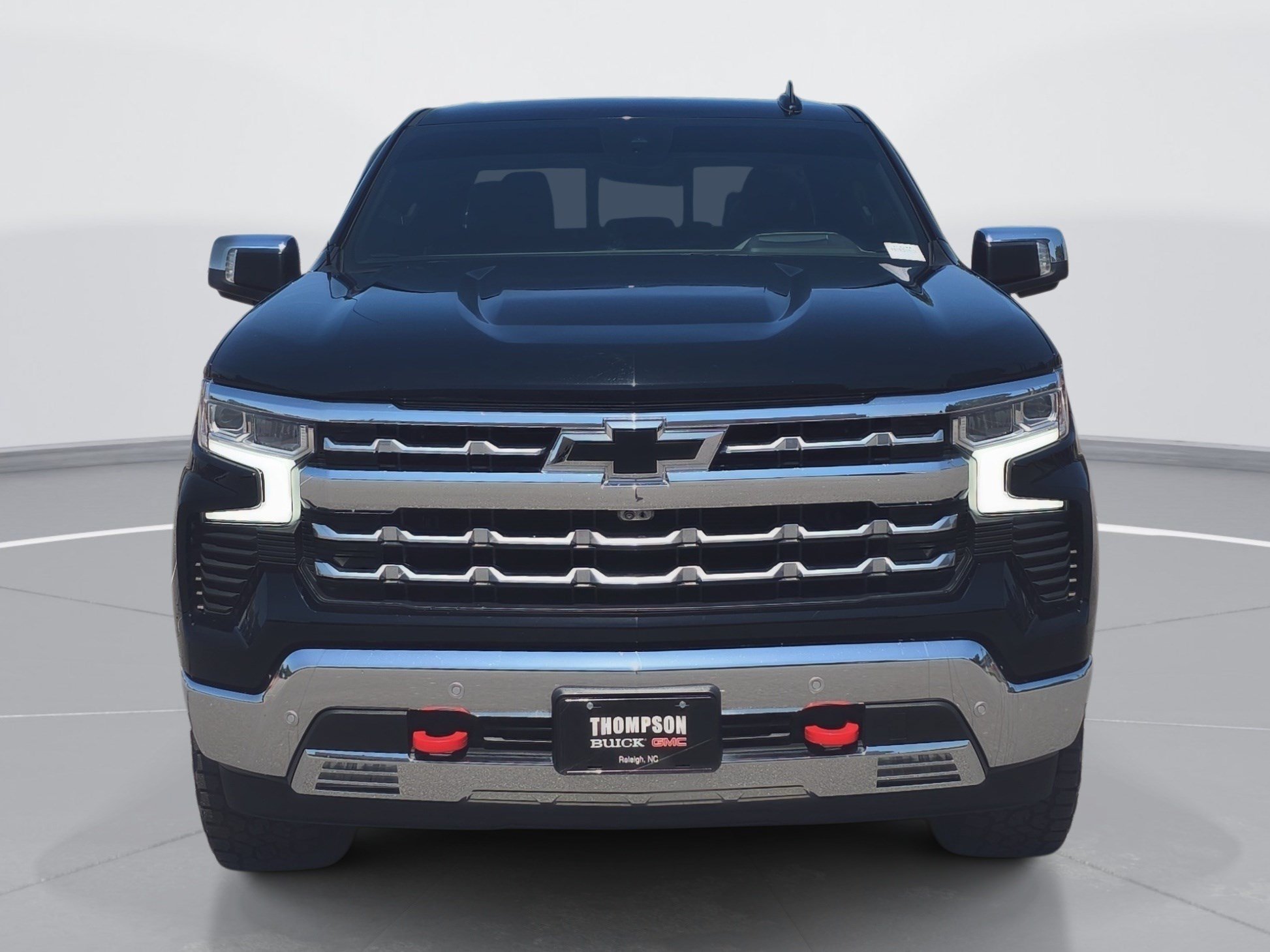 Used 2024 Chevrolet Silverado 1500 LTZ AWD/4WD image 8